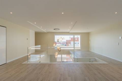 Montijo, T3 Duplex com acabamentos de Luxo e Garagem Box