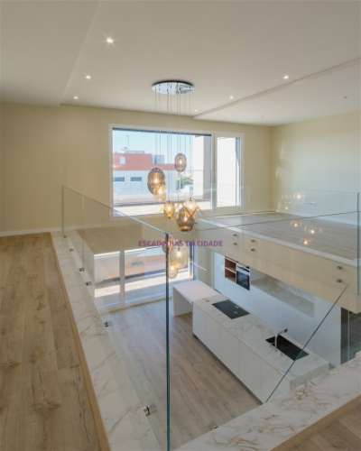 Montijo, T3 Duplex com acabamentos de Luxo e Garagem Box