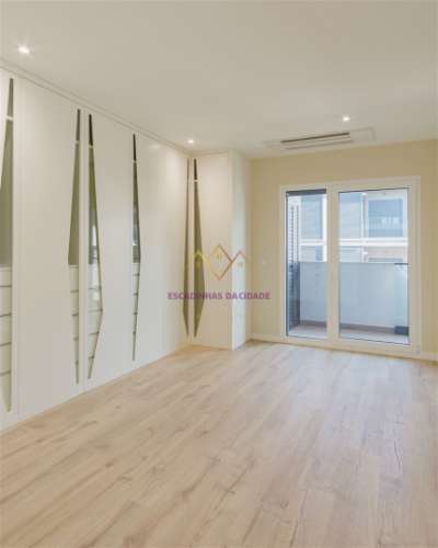 Montijo, T3 Duplex com acabamentos de Luxo e Garagem Box