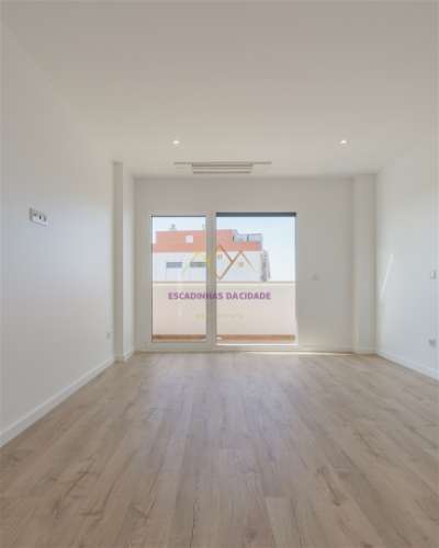 Montijo, T3 Duplex com acabamentos de Luxo e Garagem Box