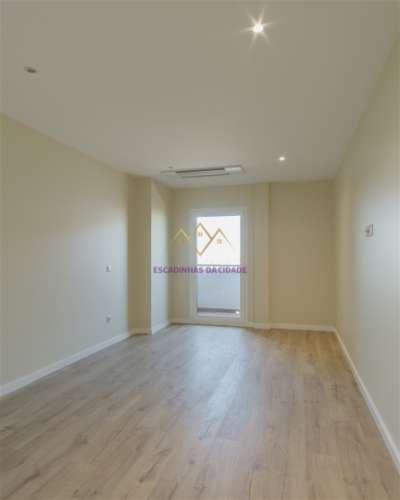 Montijo, T3 Duplex com acabamentos de Luxo e Garagem Box