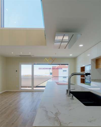 Montijo, T3 Duplex com acabamentos de Luxo e Garagem Box