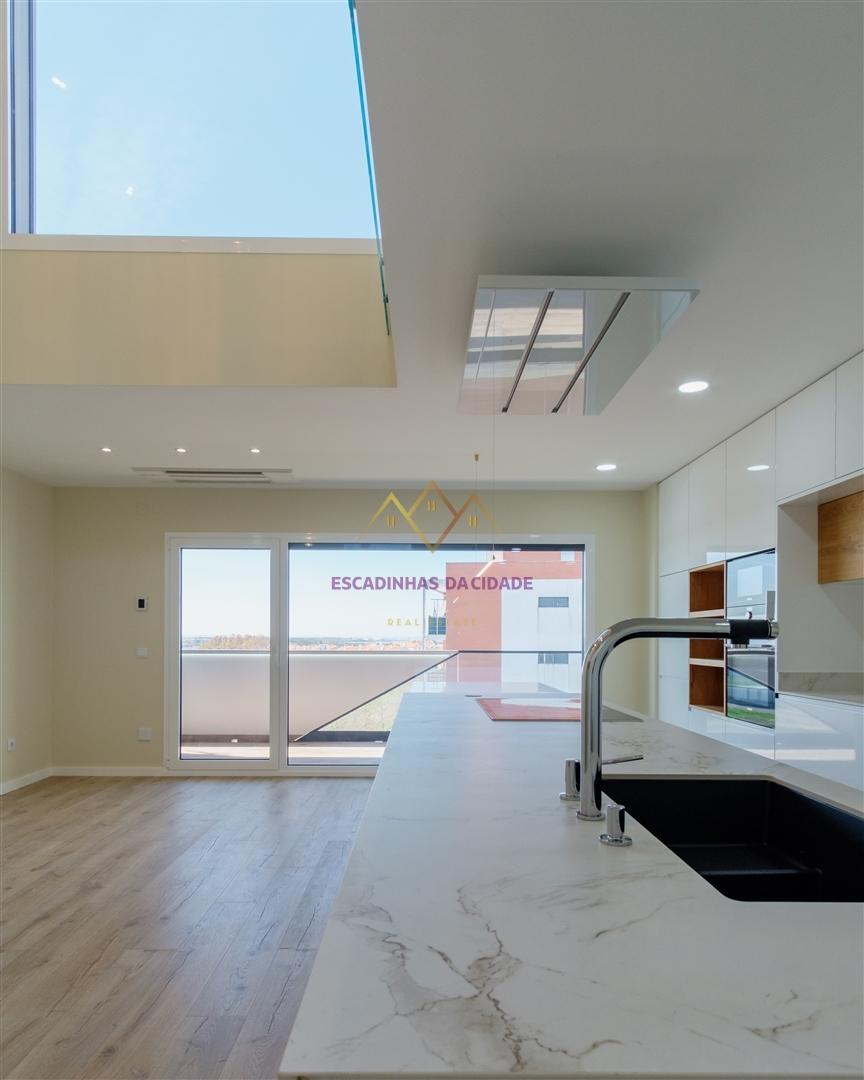 Montijo, T3 Duplex com acabamentos de Luxo e Garagem Box