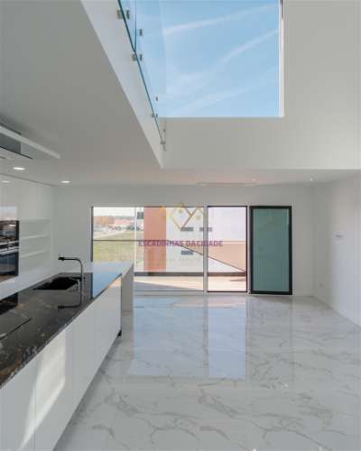 Fantástico T4 Duplex com acabamentos de Luxo, no Montijo