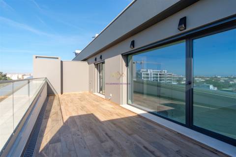 Fantástico T4 Duplex com acabamentos de Luxo, no Montijo