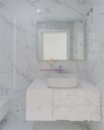 Fantástico T4 Duplex com acabamentos de Luxo, no Montijo