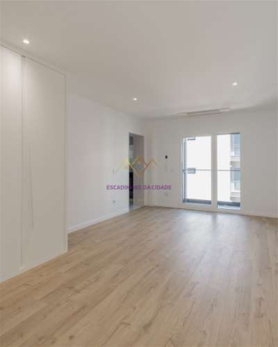 Fantástico T4 Duplex com acabamentos de Luxo, no Montijo