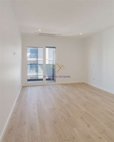 Fantástico T4 Duplex com acabamentos de Luxo, no Montijo