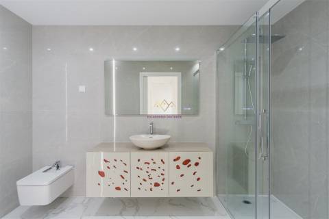 Fantástico T4 Duplex com acabamentos de Luxo, no Montijo