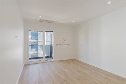 Fantástico T4 Duplex com acabamentos de Luxo, no Montijo