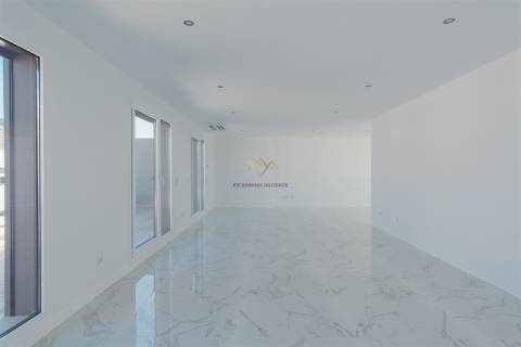 Fantástico T4 Duplex com acabamentos de Luxo, no Montijo