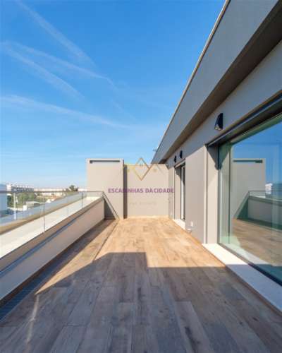 Fantástico T4 Duplex com acabamentos de Luxo, no Montijo