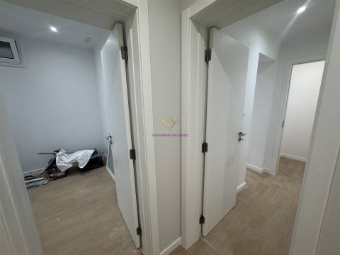 T2+1 Remodelado com Quintal — Excelente Localização