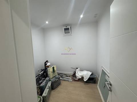 T2+1 Remodelado com Quintal — Excelente Localização