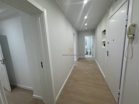 T2+1 Remodelado com Quintal — Excelente Localização