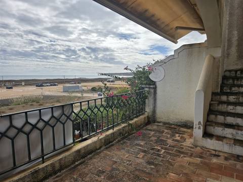 Apartamento frente Mar com Terraço - Meia Praia - Lagos