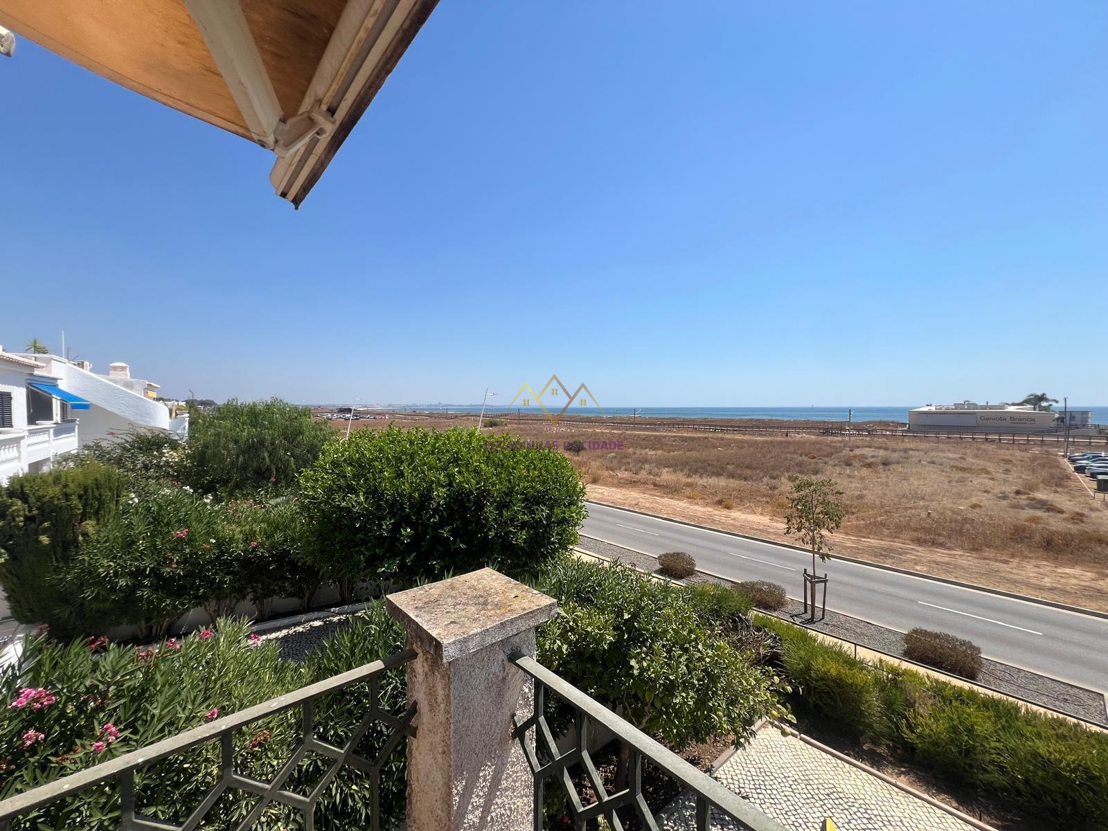 Apartamento frente Mar com Terraço - Meia Praia - Lagos