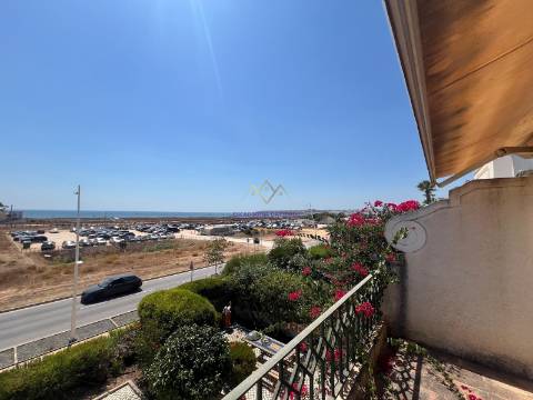 Apartamento frente Mar com Terraço - Meia Praia - Lagos