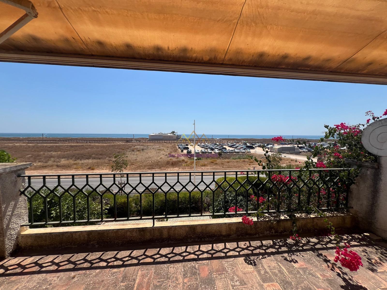 Apartamento frente Mar com Terraço - Meia Praia - Lagos