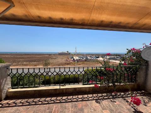 Apartamento frente Mar com Terraço - Meia Praia - Lagos