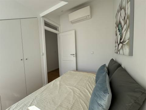 T2 Remodelado com Vista Rio na Graça – Viva Lisboa com Charme!