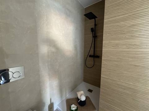 T2 Remodelado com Vista Rio na Graça – Viva Lisboa com Charme!