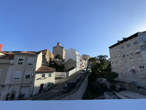 T2 Remodelado com Vista Rio na Graça – Viva Lisboa com Charme!