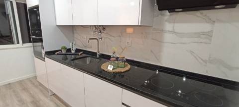 Apartamento T3 com Varandas e Excelentes Acabamentos – Zona do Colégio Militar / Benfica