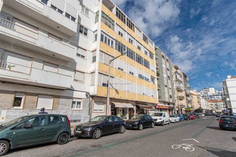 T2 junto ao Mercado de Benfica – Excelente localização e grande potencial!