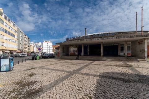 T2 junto ao Mercado de Benfica – Excelente localização e grande potencial!