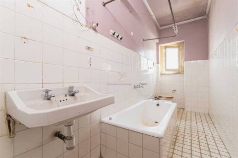 T2 junto ao Mercado de Benfica – Excelente localização e grande potencial!