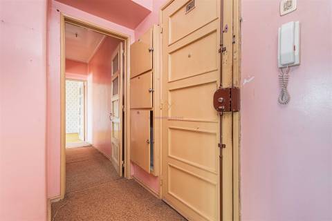 T2 junto ao Mercado de Benfica – Excelente localização e grande potencial!