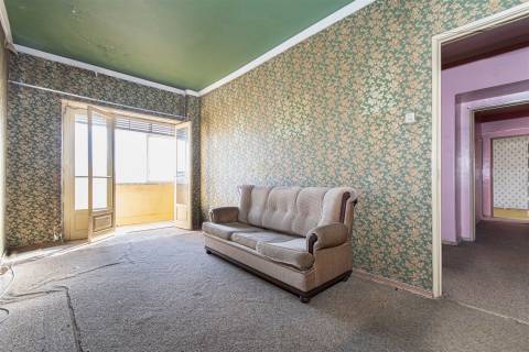 T2 junto ao Mercado de Benfica – Excelente localização e grande potencial!