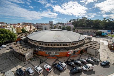 T2 junto ao Mercado de Benfica – Excelente localização e grande potencial!