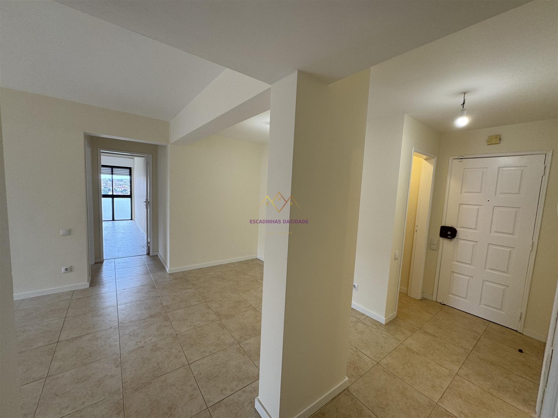 T2 Luminoso Em Mem Martins