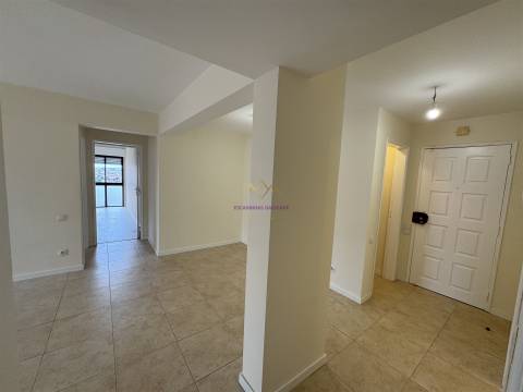 T2 Luminoso Em Mem Martins