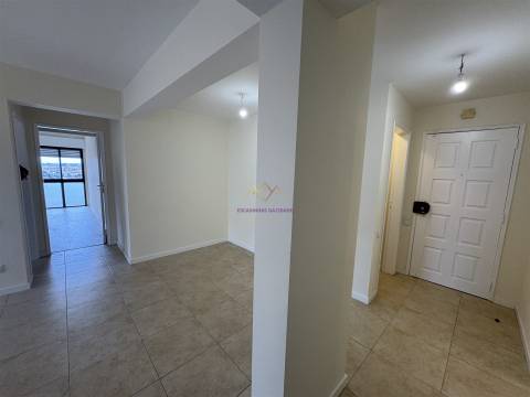 T2 Luminoso Em Mem Martins