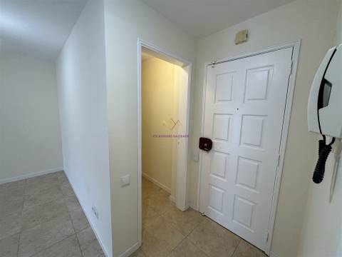 T2 Luminoso Em Mem Martins