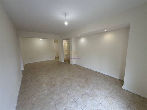 T2 Luminoso Em Mem Martins