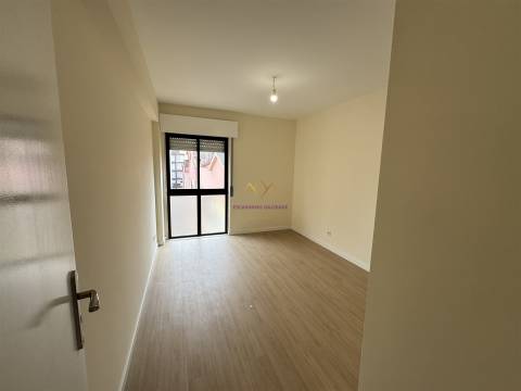 T2 Luminoso Em Mem Martins