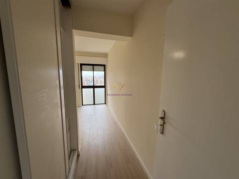 T2 Luminoso Em Mem Martins