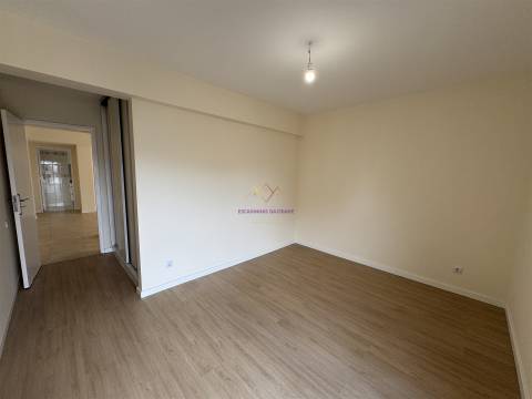 T2 Luminoso Em Mem Martins