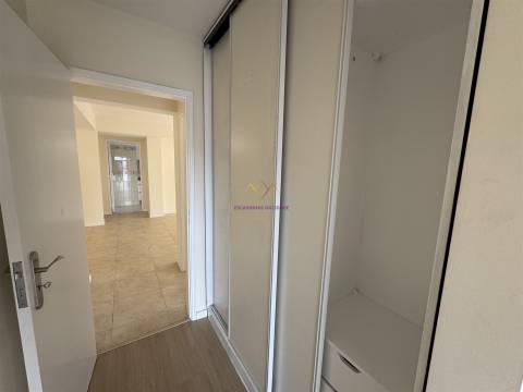 T2 Luminoso Em Mem Martins