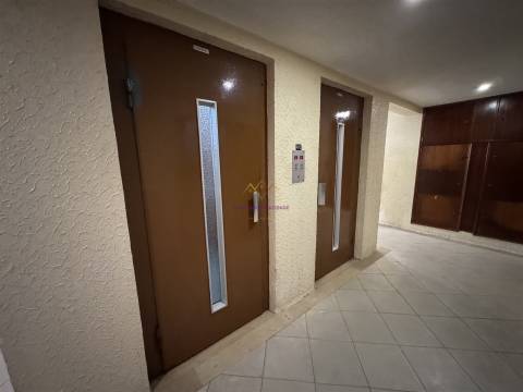 T2 Luminoso Em Mem Martins