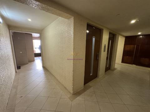 T2 Luminoso Em Mem Martins