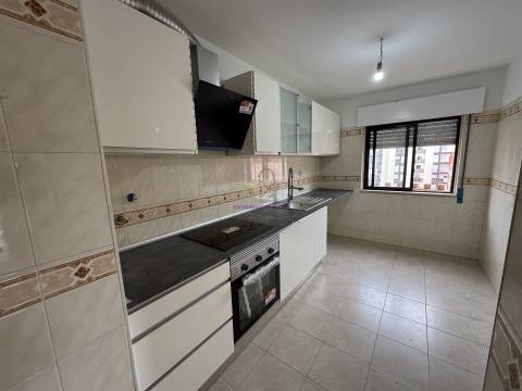 T2 Luminoso Em Mem Martins