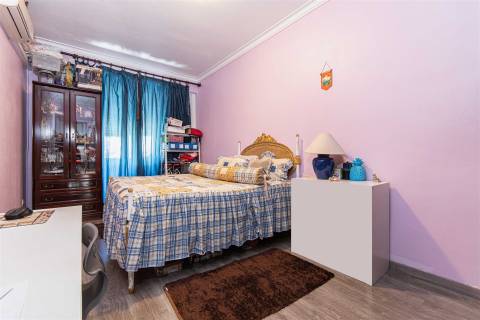 Apartamento T2 – Um Refúgio de Conforto e Luminosidade no Coração da Cidade