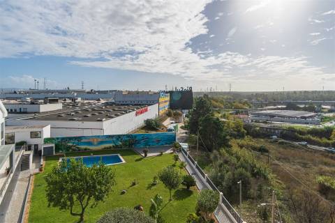 Apartamento T2 – Um Refúgio de Conforto e Luminosidade no Coração da Cidade