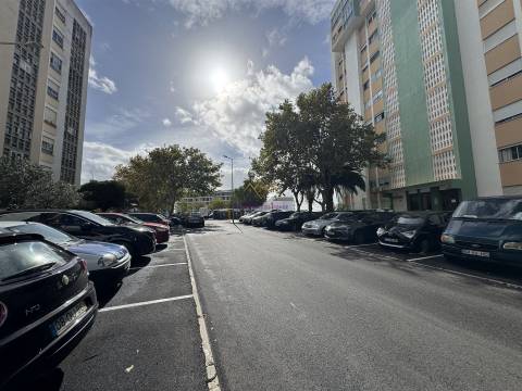 Apartamento T1 Totalmente Renovado em Loures