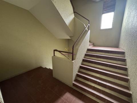 Apartamento T1 Totalmente Renovado em Loures